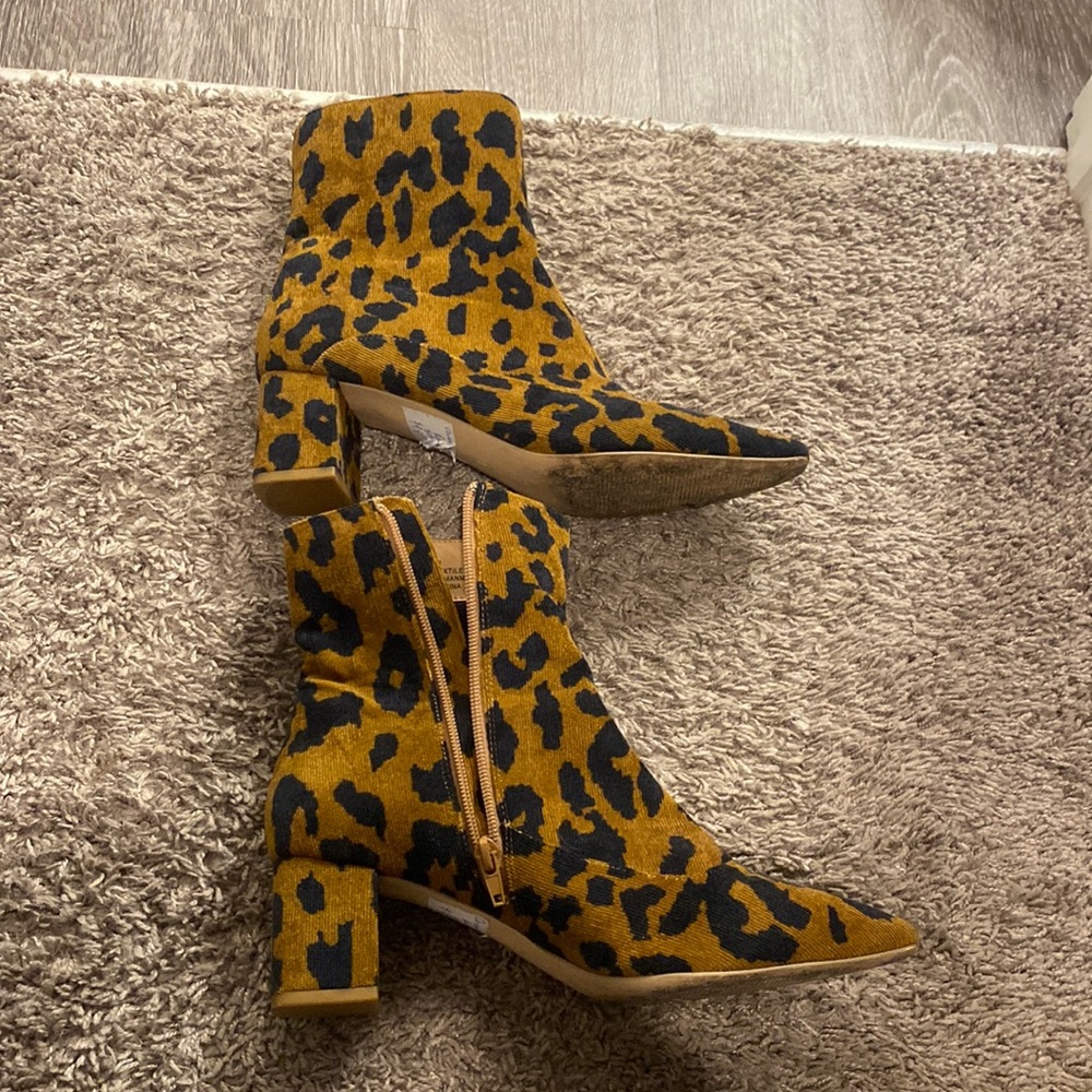 Chinese Laundry Cheetah boots